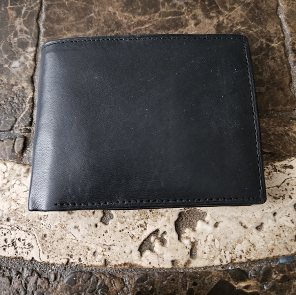 Sakkas Men's Bi-Fold Leather Wallet with 2 Size ID Card Slots - Picture 5 of 10